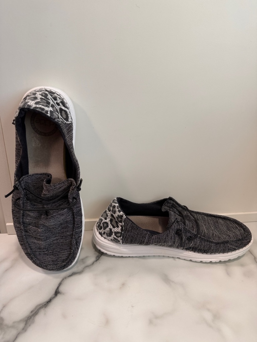 HEYDUDE Women's Wendy Leopard shoes Grey Black size 8 - Picture 3 of 9